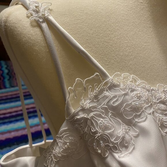 #25) Wedding Gown: Pearl Keep - Picture 5 of 10